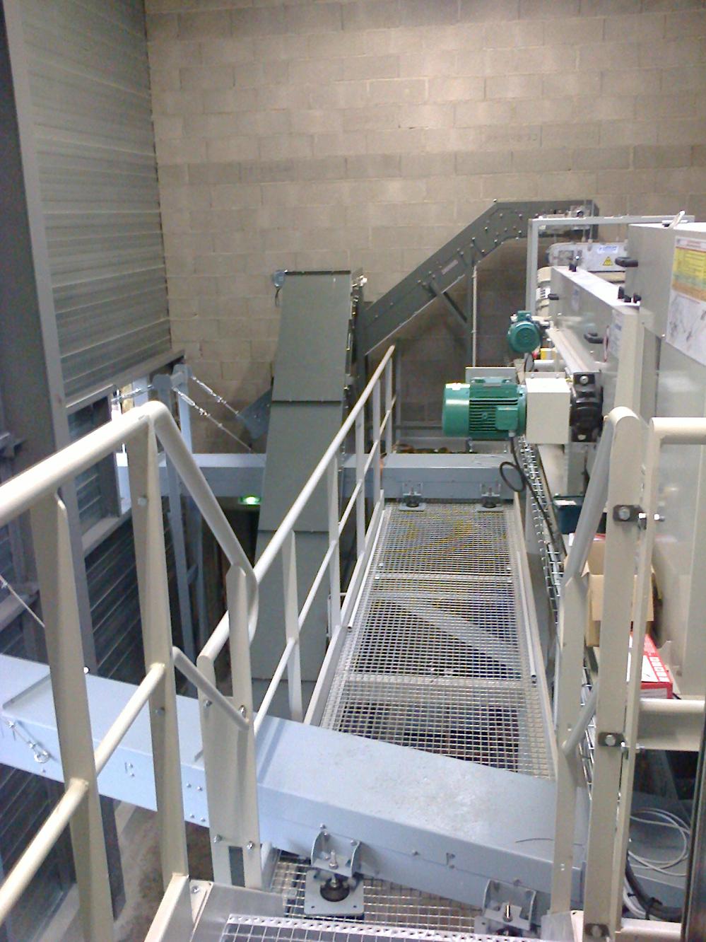 Système de convoyage automatisé pour triage des déchets suite au recyclage des néons